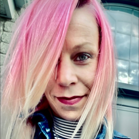 Meet your Posher, Julie - Picture 1 of 1